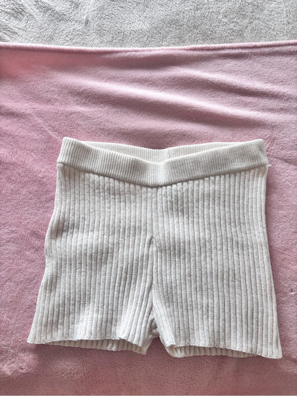 3/20$ - Zara - Ribbed Knit Shorts